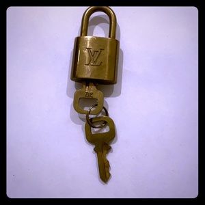 Auth Louis Vuitton Brass Lock and key Set